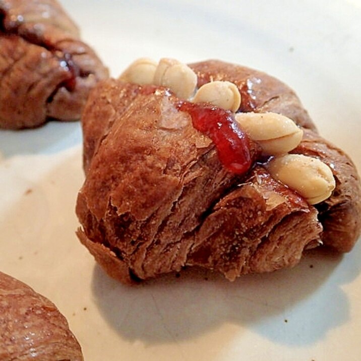 苺ジャムとバターピーナツのチョコクロワッサン